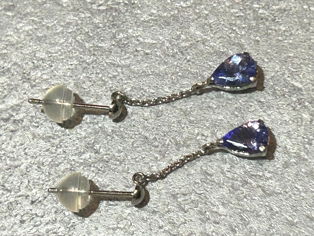 新品未使用PT900 タンザナイトドロップ型ピアス チェーン付き