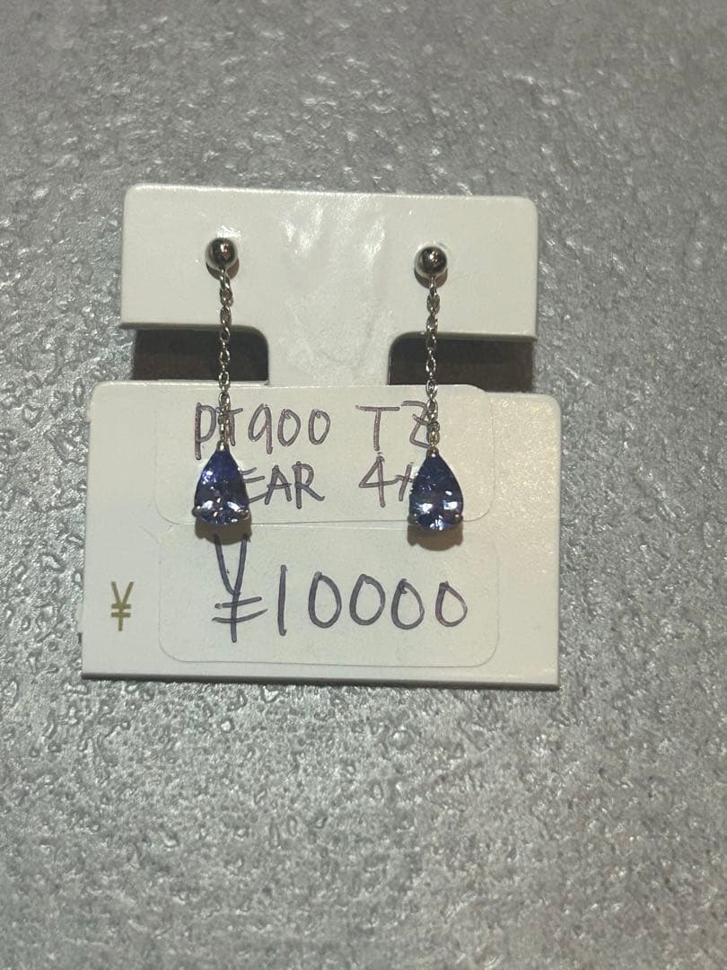 新品未使用PT900 タンザナイトドロップ型ピアス チェーン付き