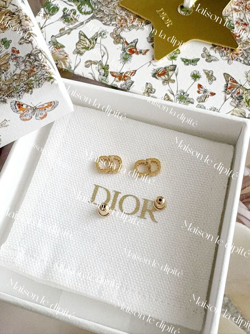 Dior CDロゴが目を惹く、タイムレスで上品な大人気ピアス