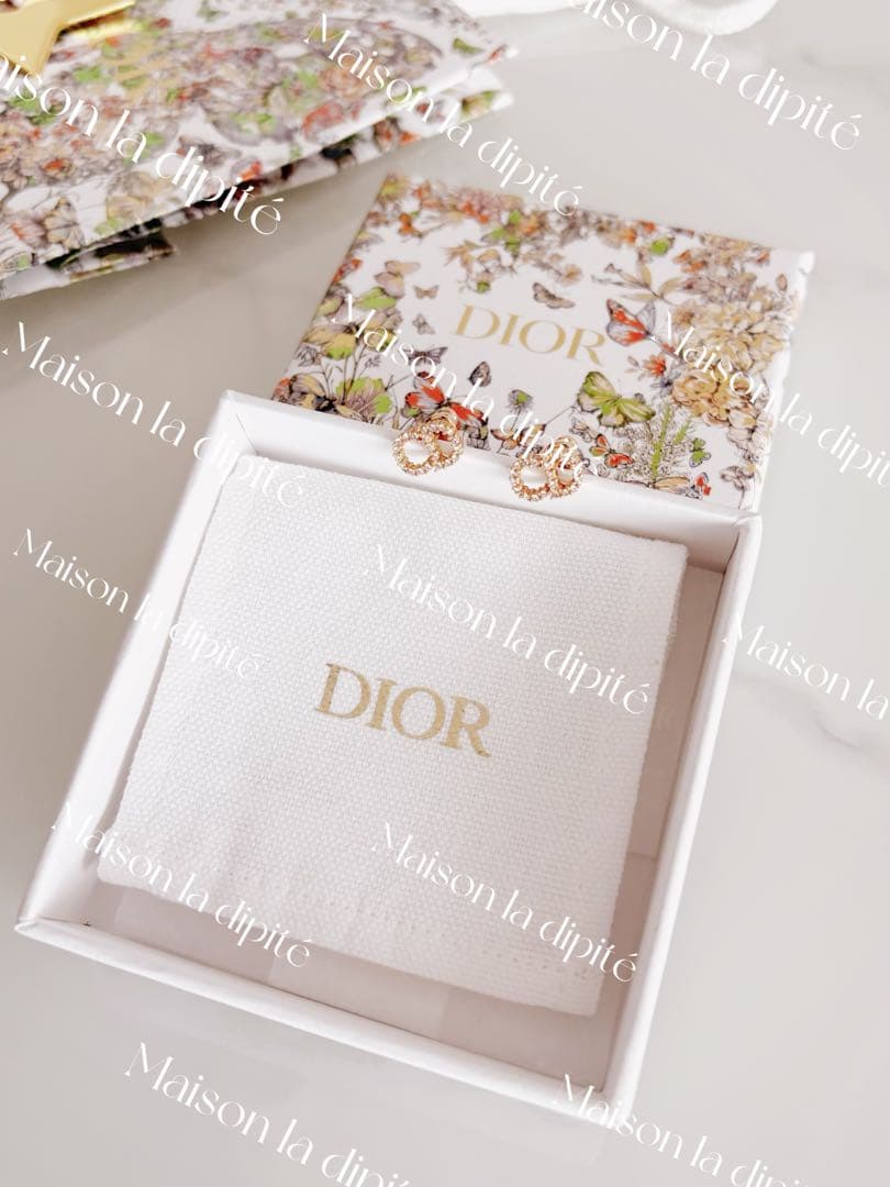 Dior CDロゴが目を惹く、タイムレスで上品な大人気ピアス