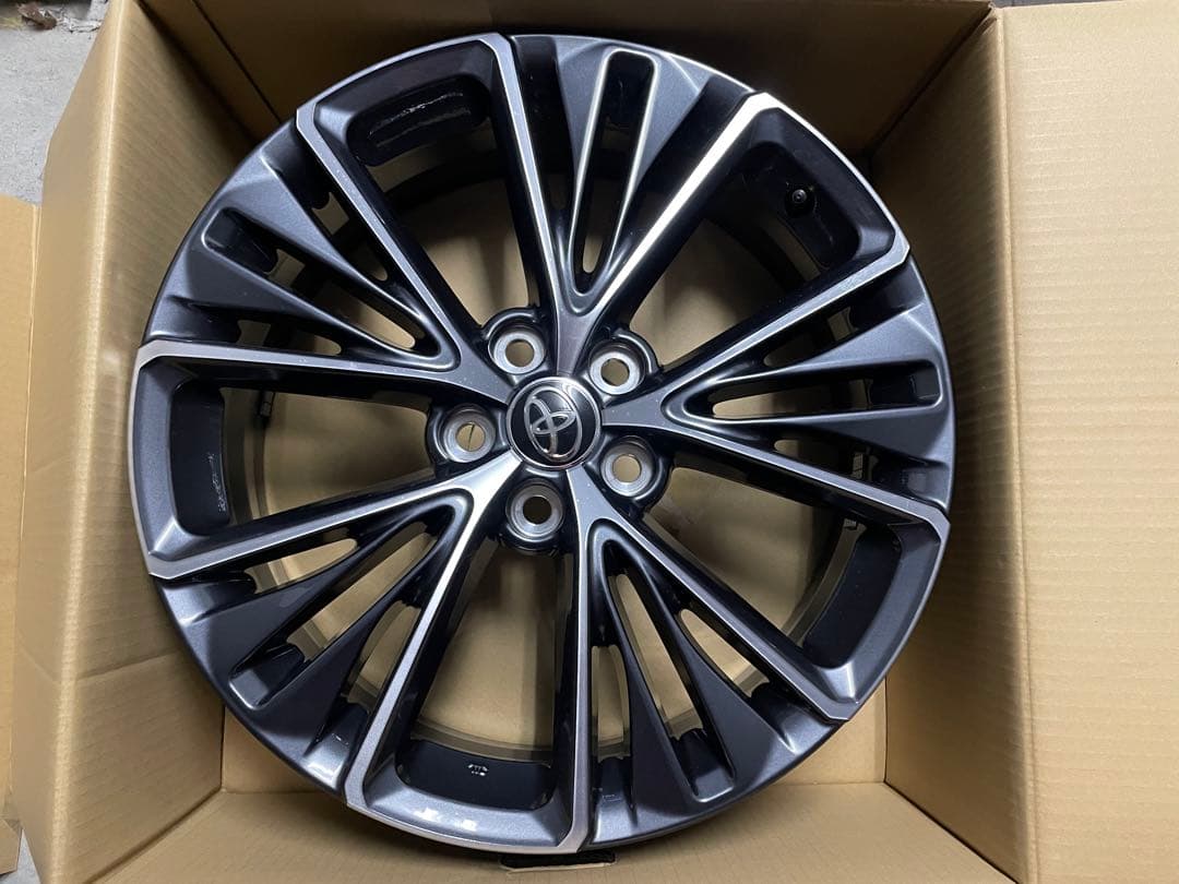 トヨタ 60系 プリウス Zグレード 純正 ホイール　新車　4本　ナット付き