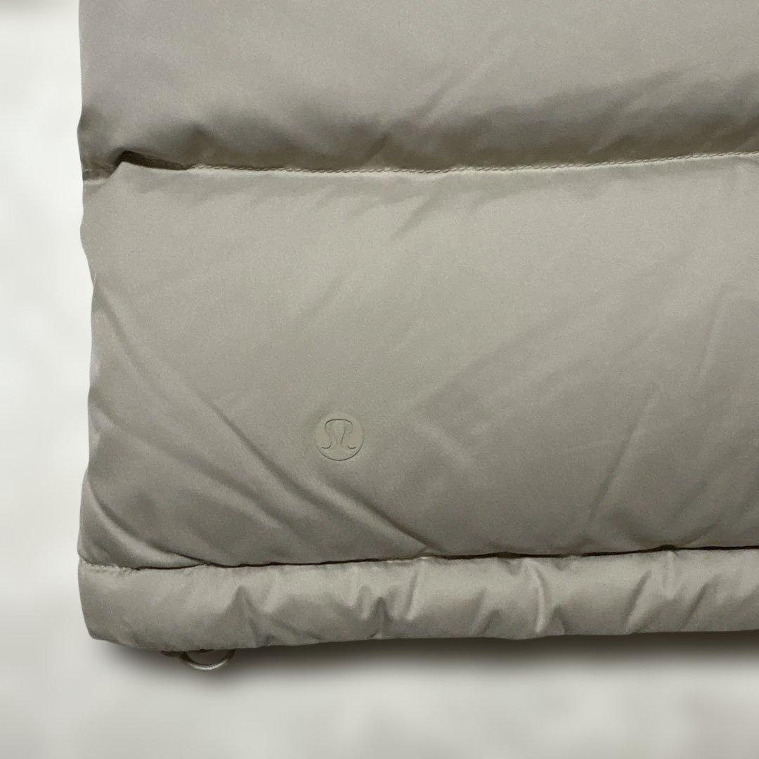M＠12月限定セール中　美品　lululemon ダウンベスト　フード付き