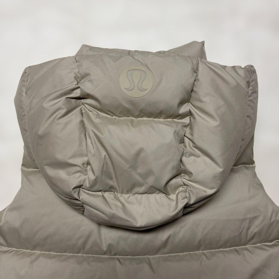 M＠12月限定セール中　美品　lululemon ダウンベスト　フード付き
