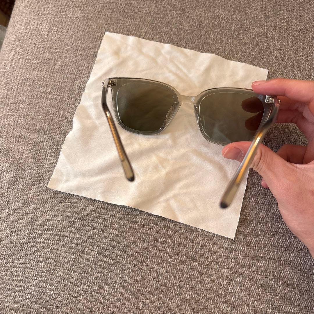 Gentle Monster グレー キャットアイサングラス