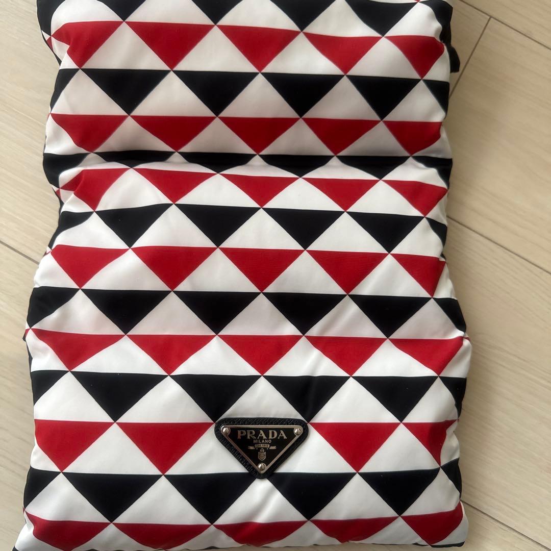 PRADA ダイヤモンドパターンマフラー