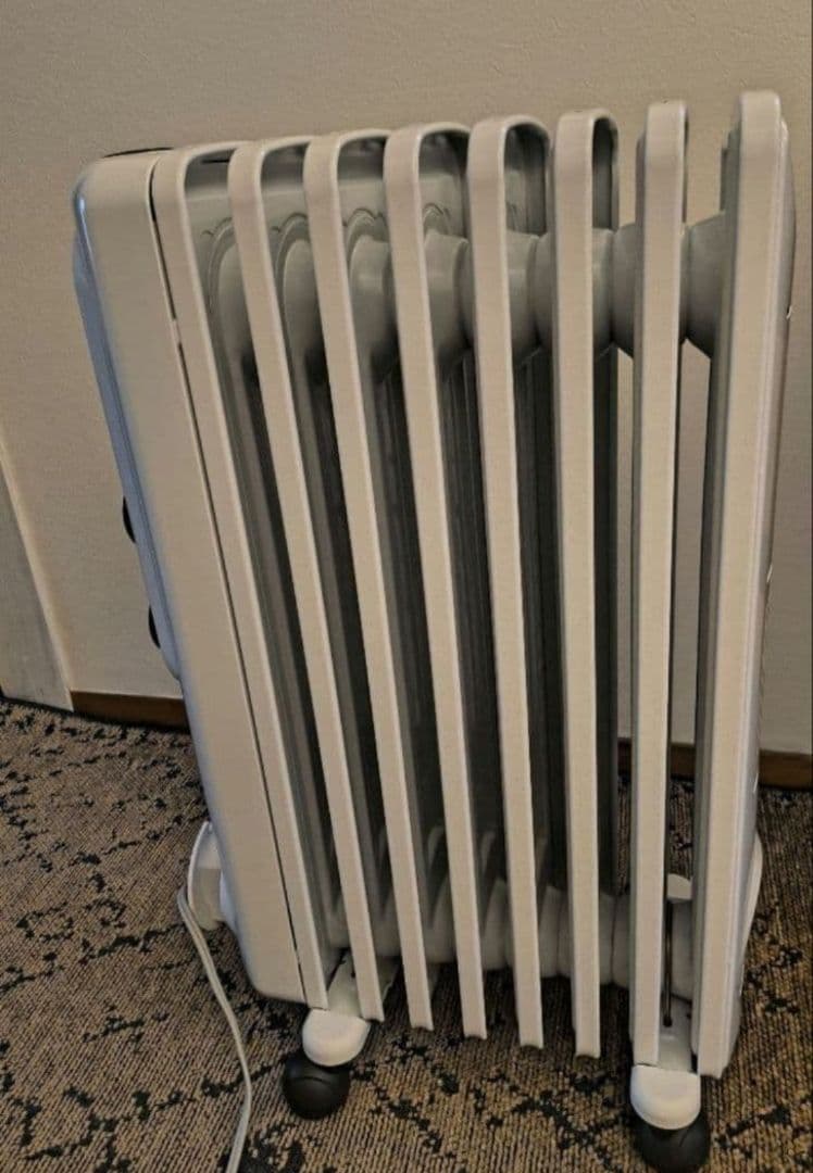 デロンギ エコモード搭載オイルヒーター RHJ35M0812-DGトップハンガー