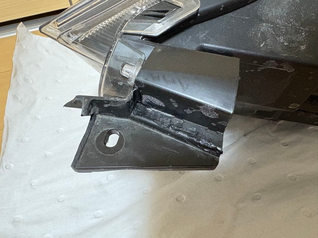 トヨタ　ライズ　ヘッドライト　左右