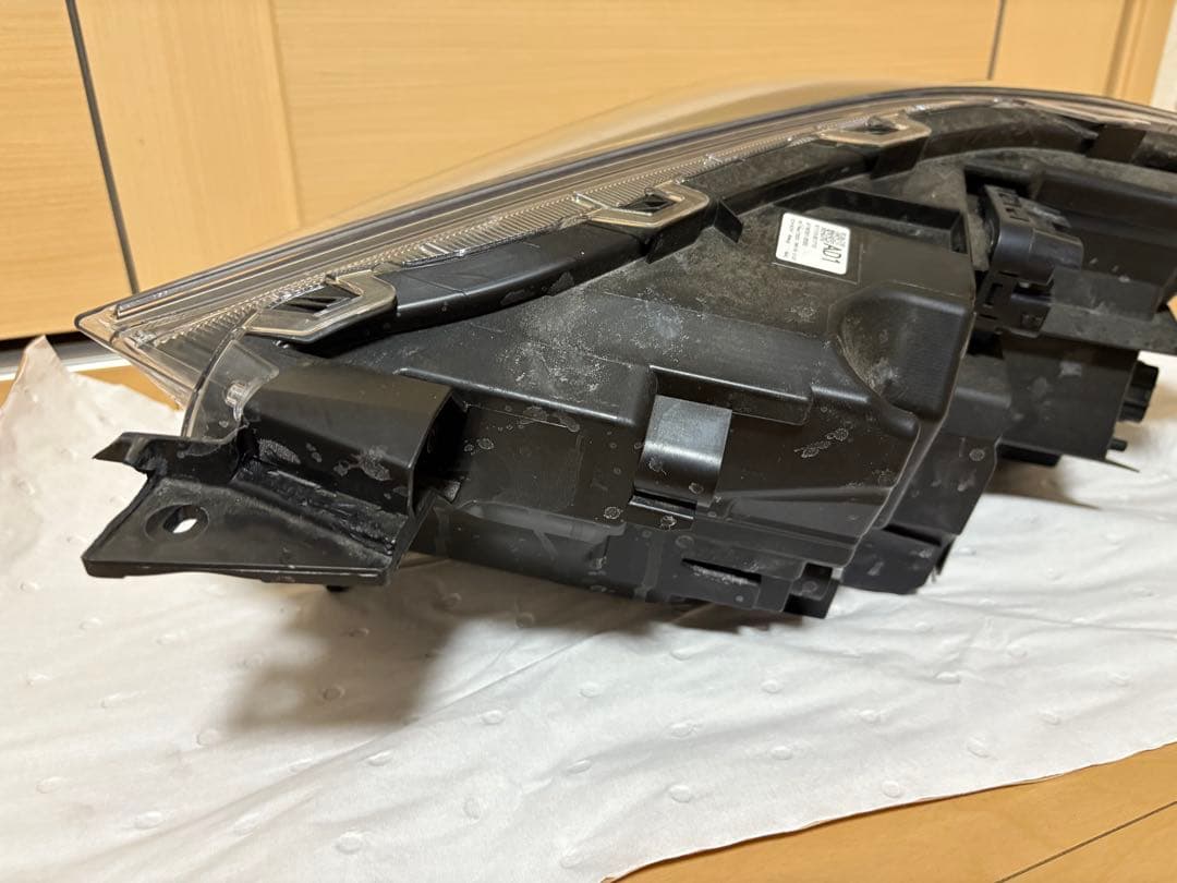 トヨタ　ライズ　ヘッドライト　左右