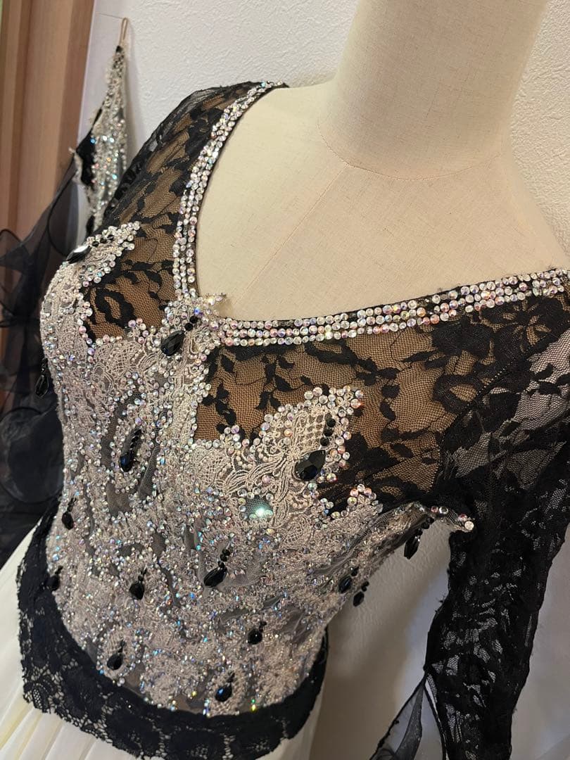 社交ダンス　ドレス ジャンティ クリーム　黒　ブラック　スタンダードドレス