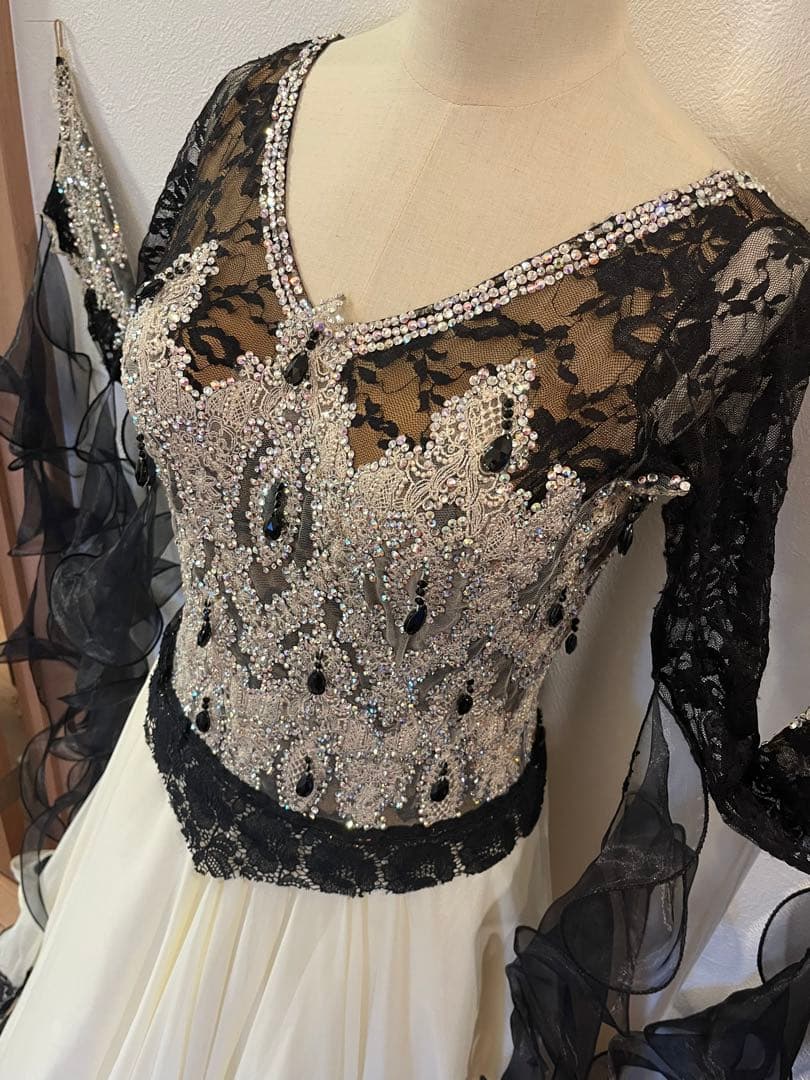 社交ダンス　ドレス ジャンティ クリーム　黒　ブラック　スタンダードドレス