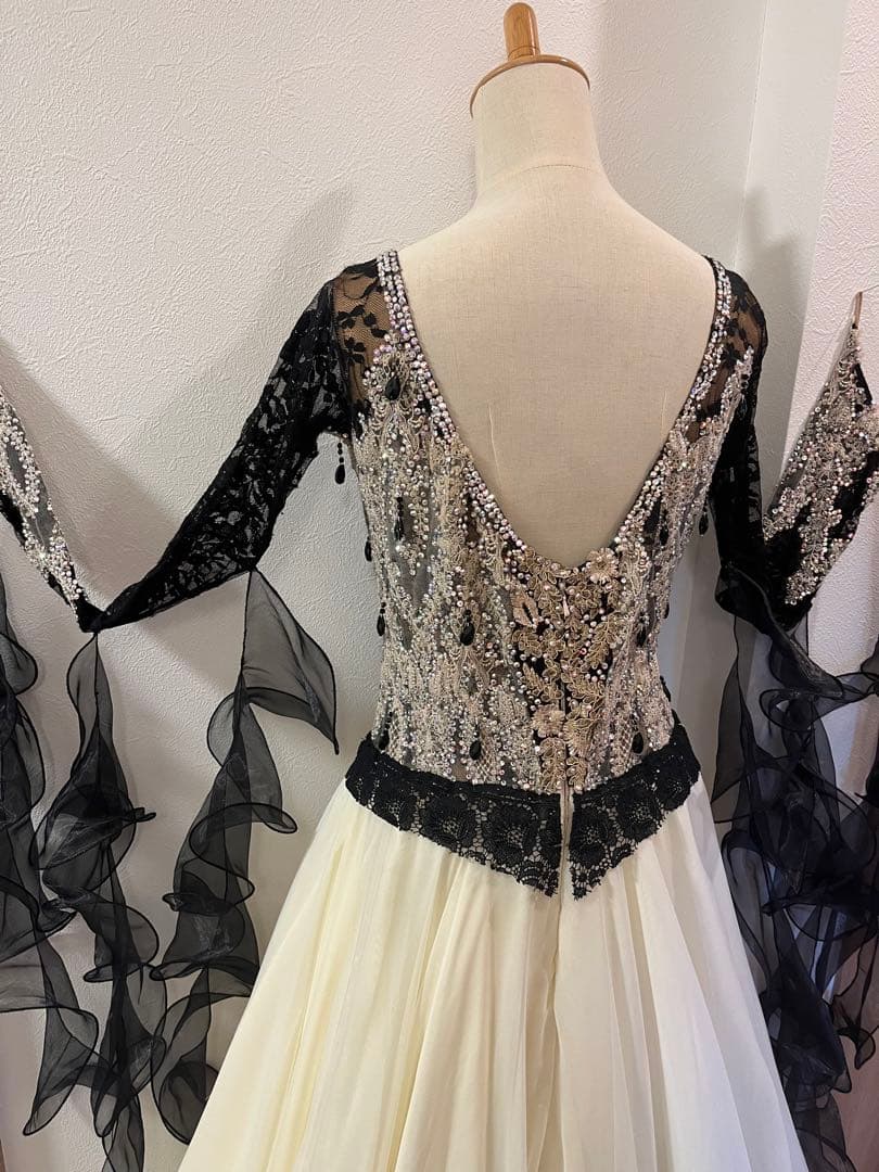 社交ダンス　ドレス ジャンティ クリーム　黒　ブラック　スタンダードドレス