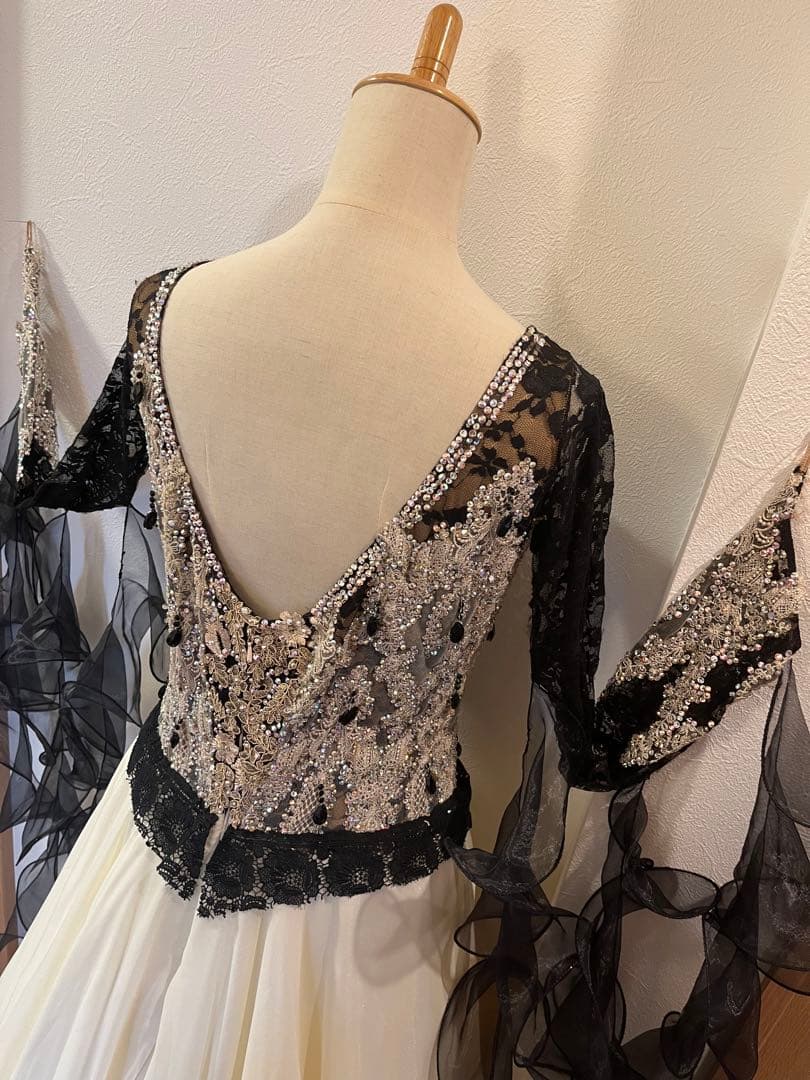 社交ダンス　ドレス ジャンティ クリーム　黒　ブラック　スタンダードドレス