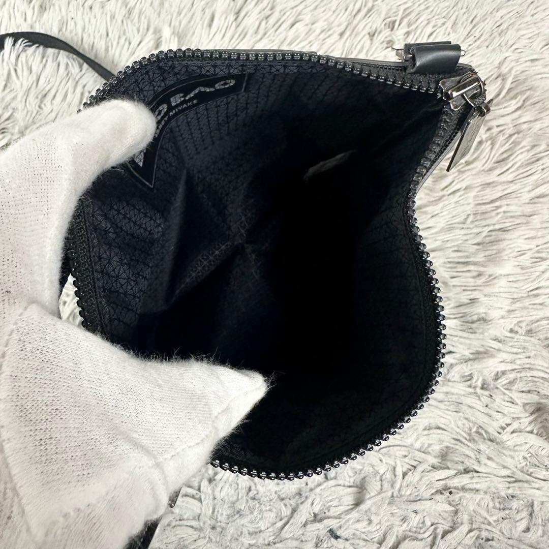 極美品 バオバオイッセイミヤケ レザー ショルダーバッグ ファスナー グレー