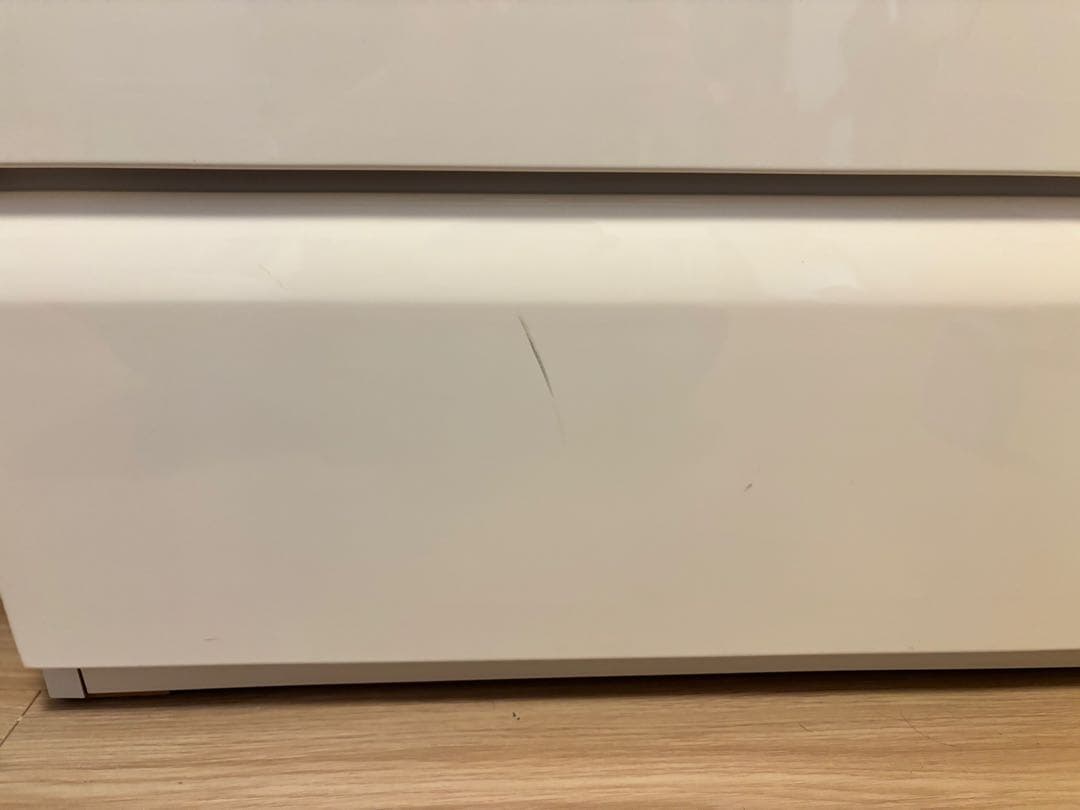 ホワイトチェスト（高さ約137㎝×横幅88㎝×奥行き42㎝）