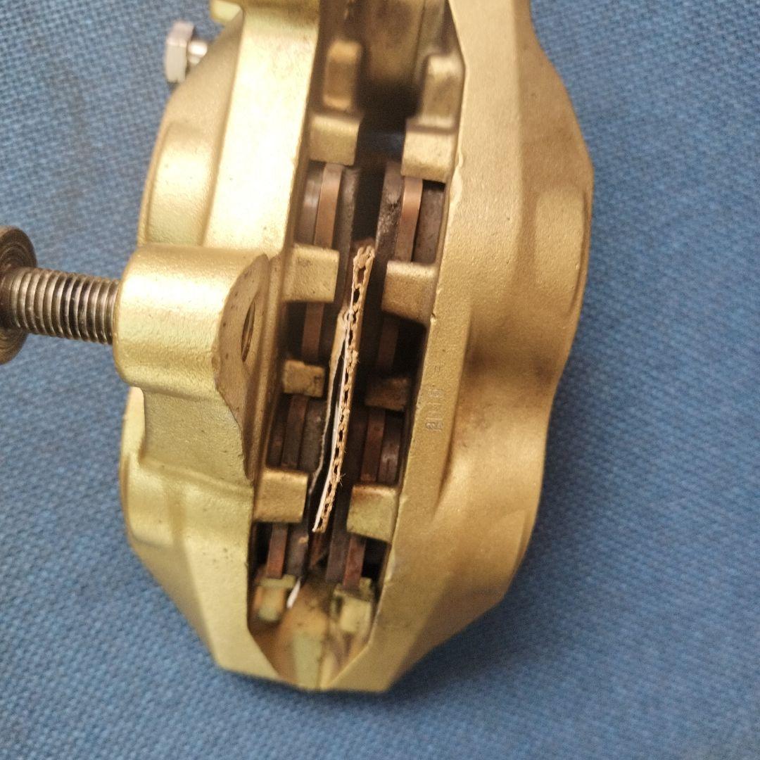 brembo ゴールド ブレーキキャリパー右