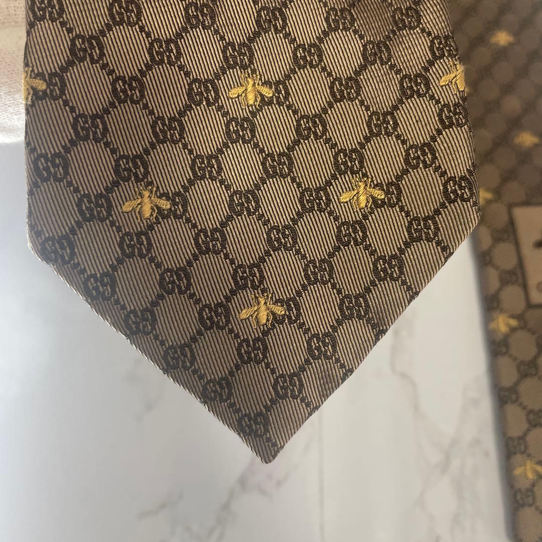 【美品】グッチ ネクタイ GG柄 蜂 ゴールド ブラウン 光沢 箱付き タグ付き