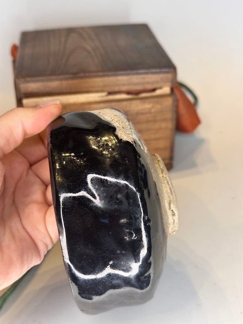 織部焼 日本製 黒釉 茶碗 茶道具 共箱 共布 底款有り