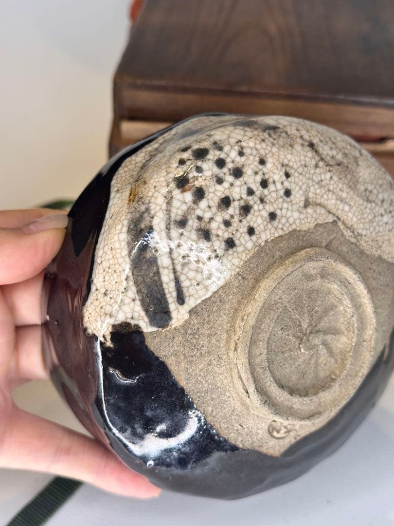 織部焼 日本製 黒釉 茶碗 茶道具 共箱 共布 底款有り