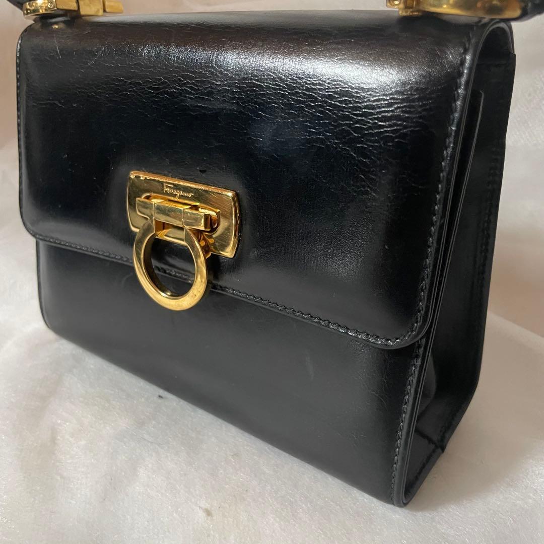 フェラガモ　ガンチーニ　ミニショルダーバッグ