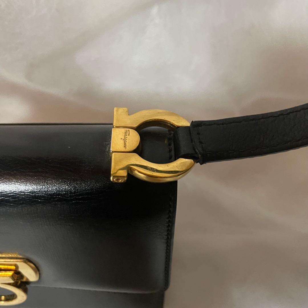 フェラガモ　ガンチーニ　ミニショルダーバッグ