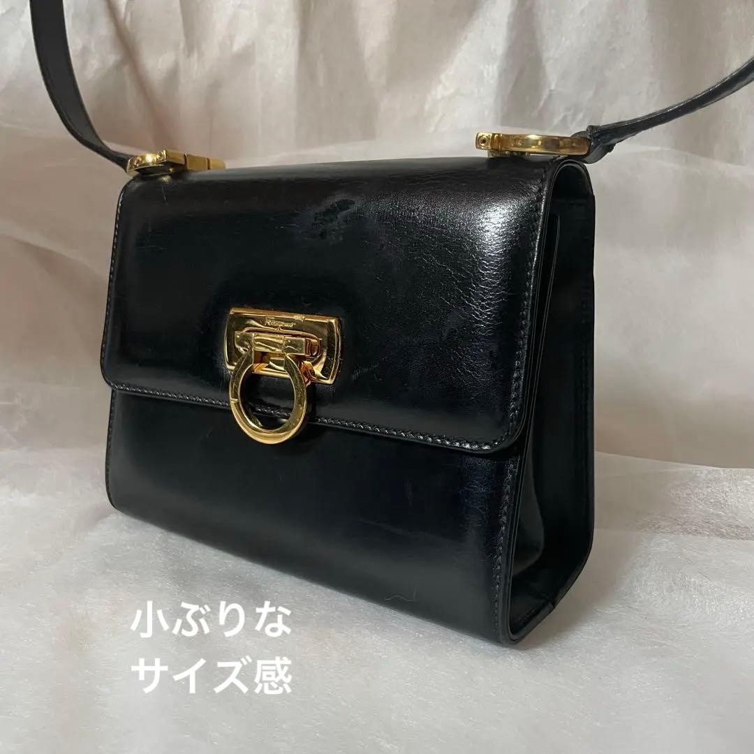 フェラガモ　ガンチーニ　ミニショルダーバッグ