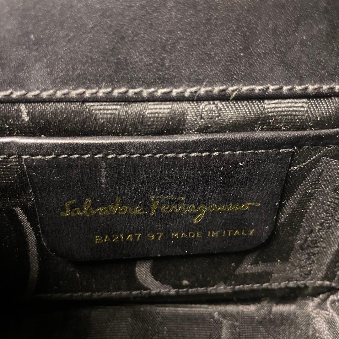 フェラガモ　ガンチーニ　ミニショルダーバッグ