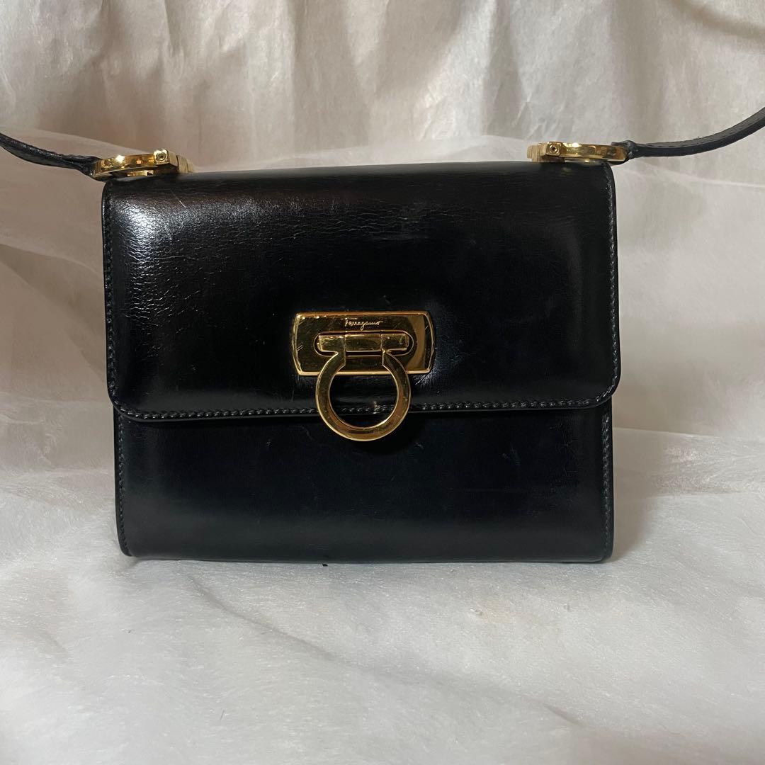 フェラガモ　ガンチーニ　ミニショルダーバッグ