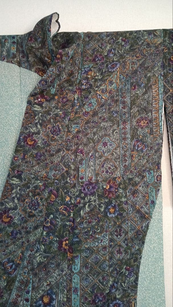 叩き染めに　更紗文様の訪問着