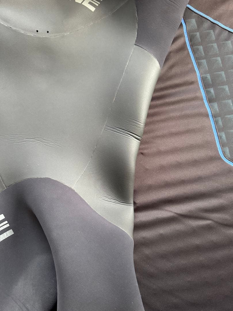 美品HOTLINE 5/3セミドライウェットスーツ