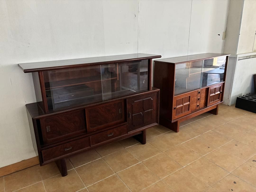 【BRASS】木製キャビネット　1台　写真右側