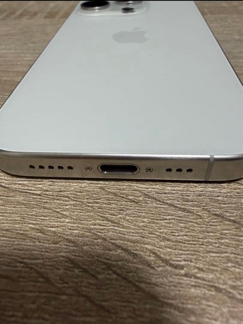 iPhone 15 Pro Max 256GB ホワイト