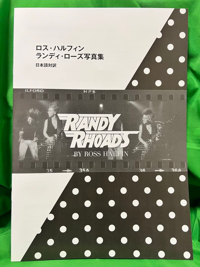 ランディ・ローズ世界限定500冊写真集（オジー・オズボーン直筆サイン入り）