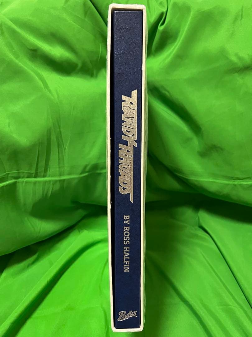 ランディ・ローズ世界限定500冊写真集（オジー・オズボーン直筆サイン入り）