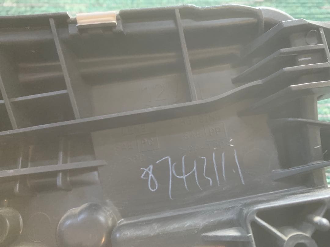 日産 キューブZ12左右ヘッドライト ハロゲンSTANLEY P8190