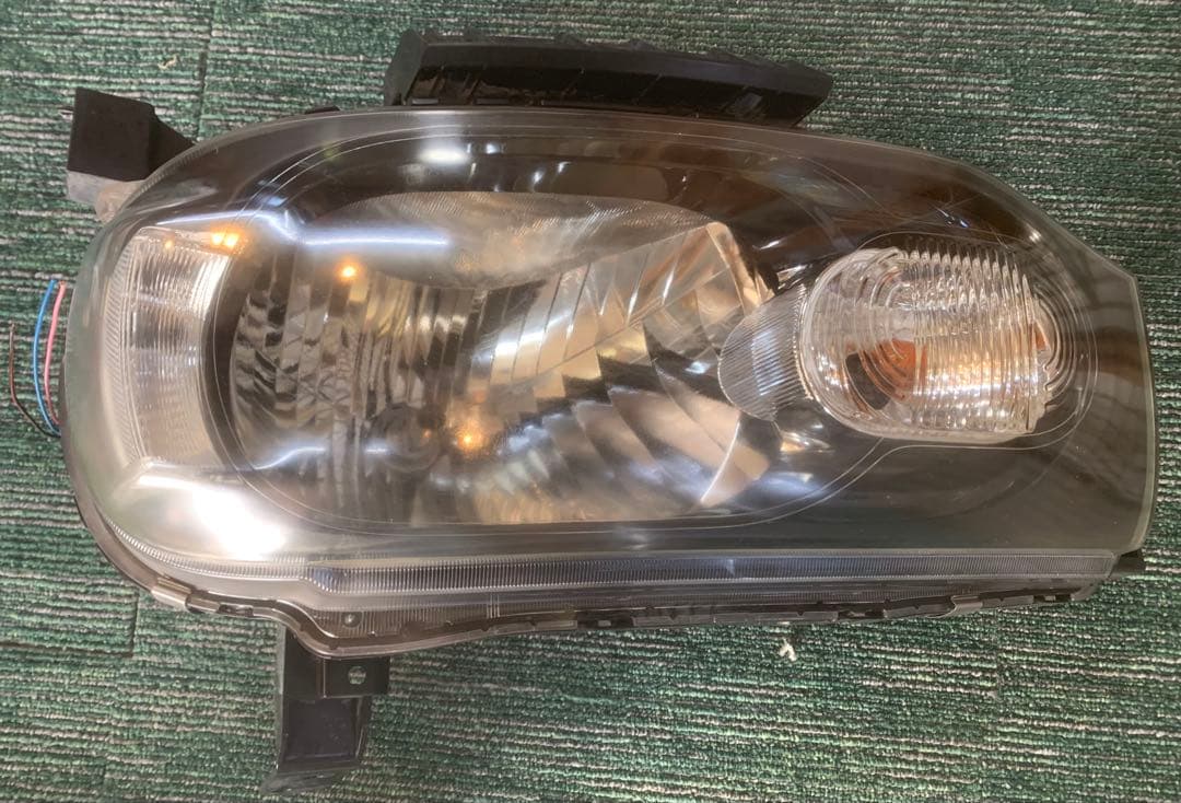 日産 キューブZ12左右ヘッドライト ハロゲンSTANLEY P8190