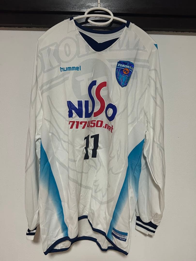 サッカーユニフォーム横浜FC 三浦知良 11 hummelアウェイ長袖 2006
