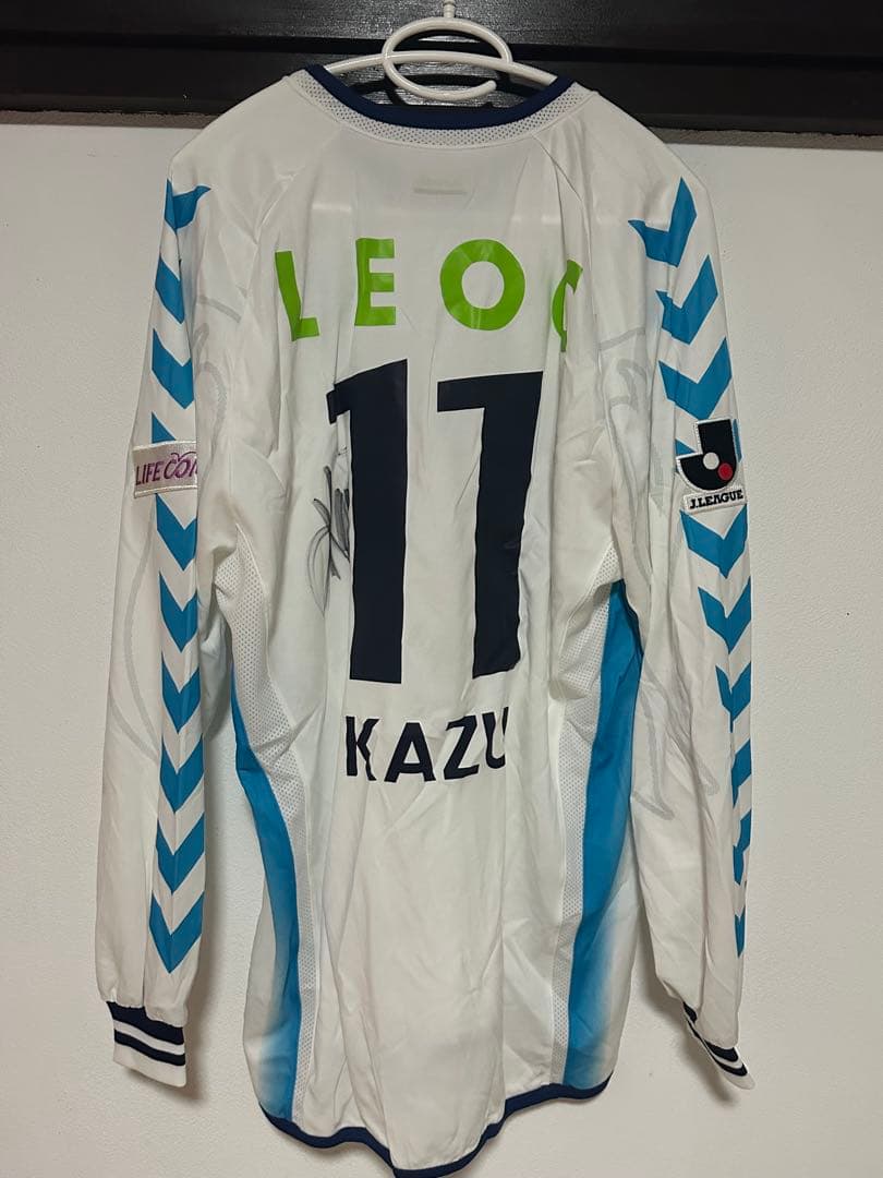 サッカーユニフォーム横浜FC 三浦知良 11 hummelアウェイ長袖 2006