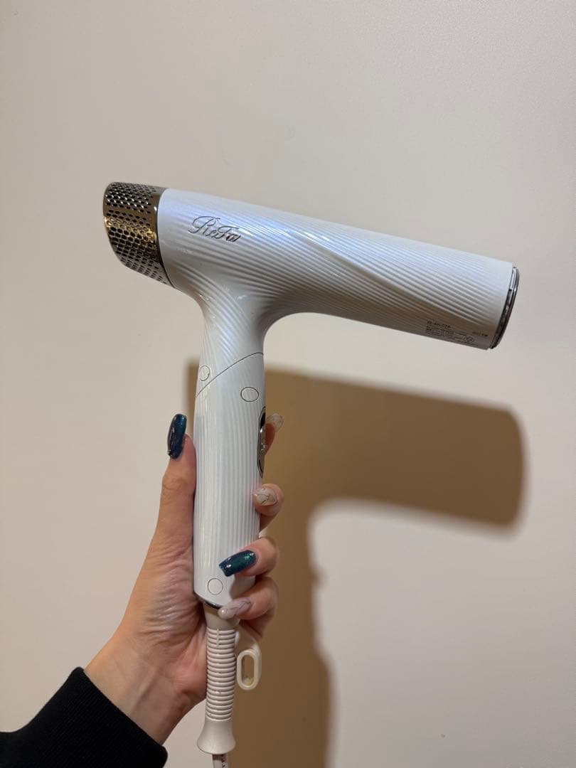 ホワイト ヘアドライヤー デザイン