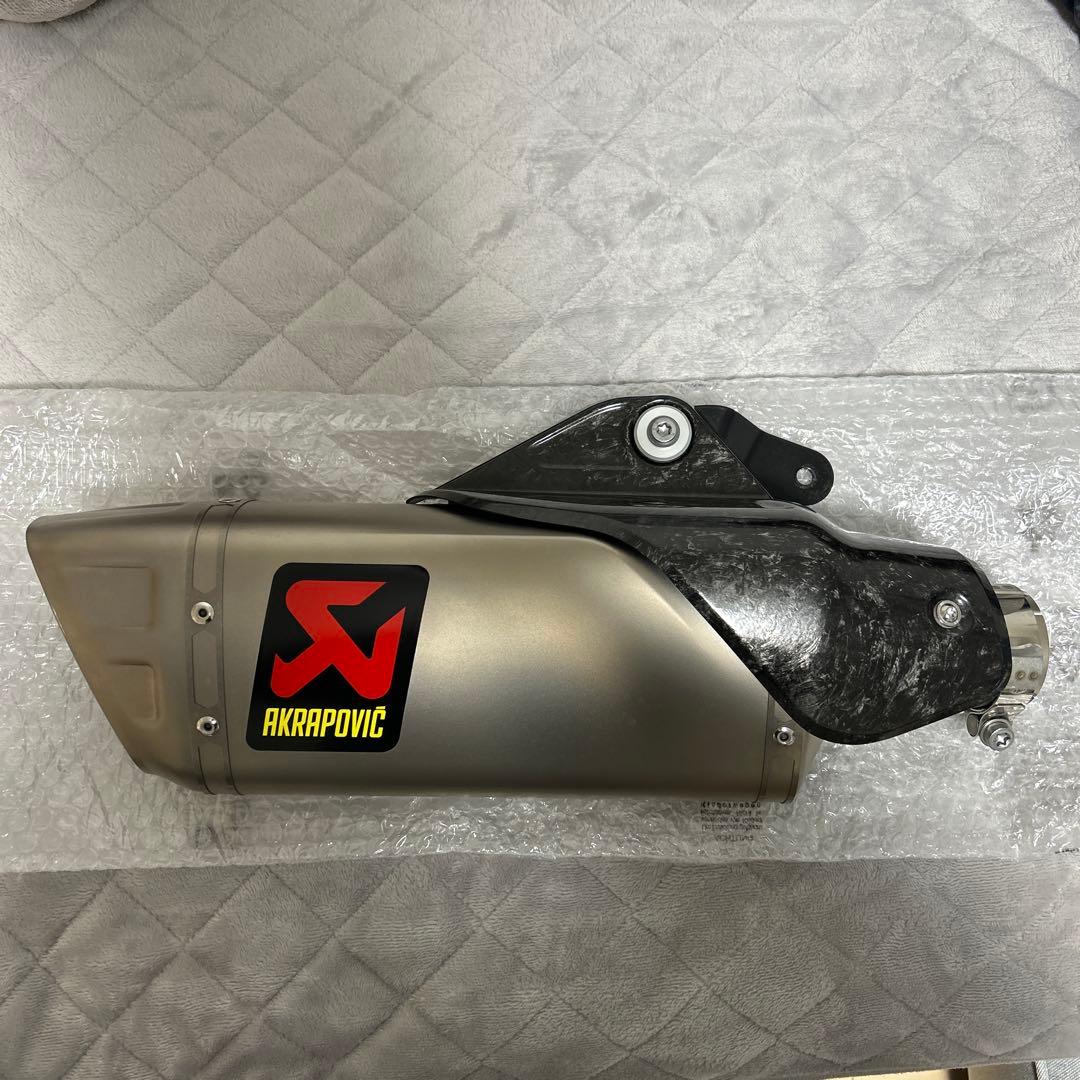 アクラポビッチ　スリップオンマフラー ヤマハ　MT-10用(22〜)