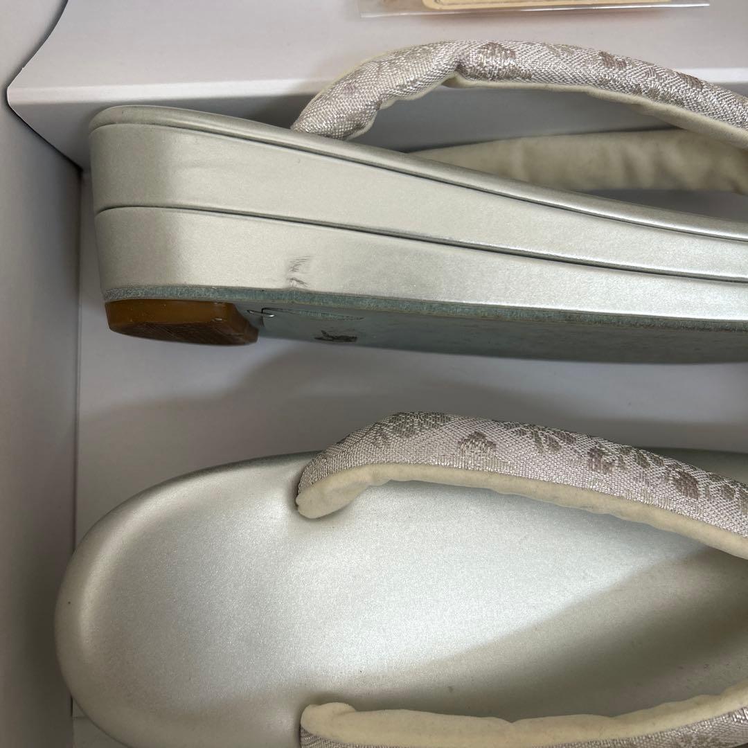 【美品】　和装　草履　バッグセット　オフホワイト　シルバー　大阪ぞうり