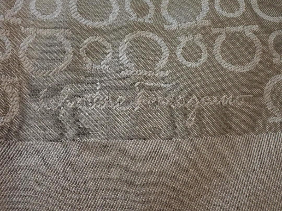 Salvatore Ferragamo 美品☆ロングストール シルク70％