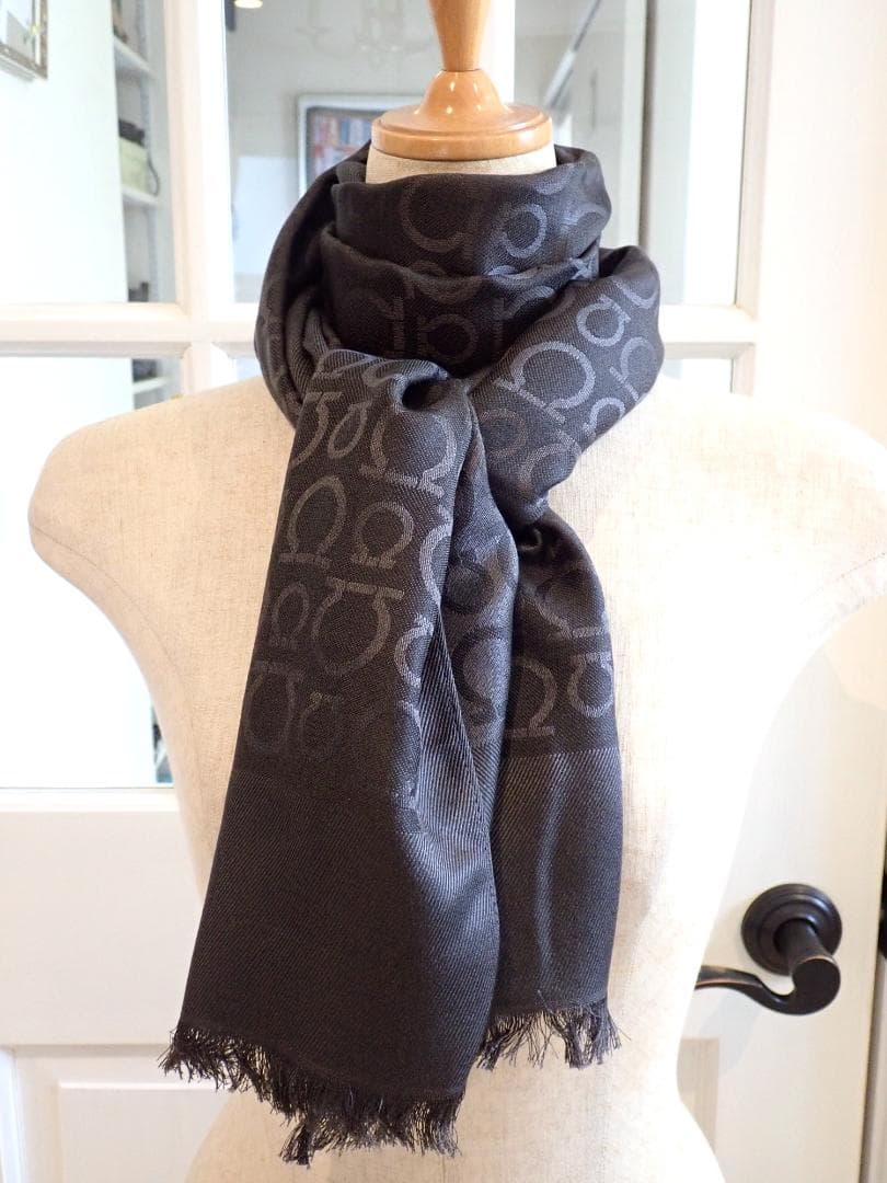 Salvatore Ferragamo 美品☆ロングストール シルク70％