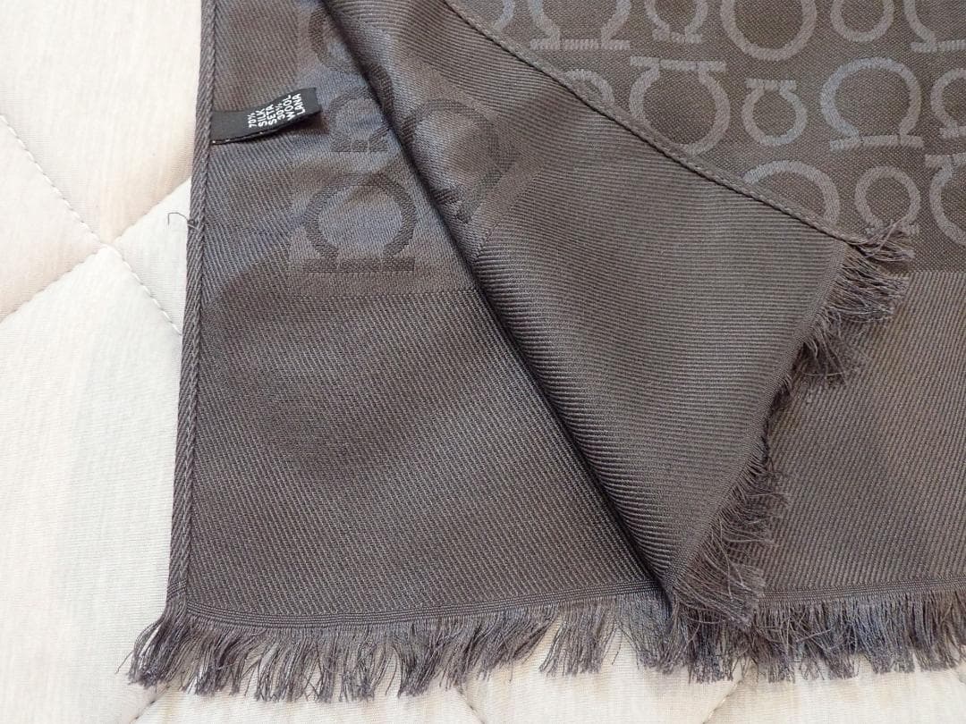 Salvatore Ferragamo 美品☆ロングストール シルク70％