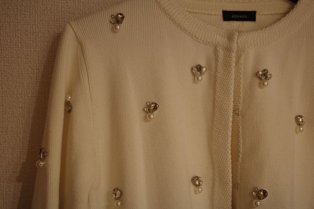 anuans ビジューニットジャケット 美品 ノーカラー アイボリー