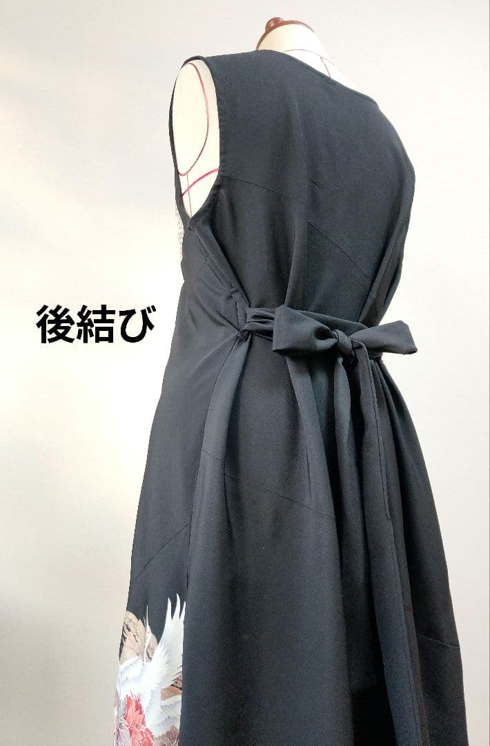 着物リメイク✿黒留袖ワンピース✿ノースリーブ✿鶴花柄金駒金彩✿M〜L