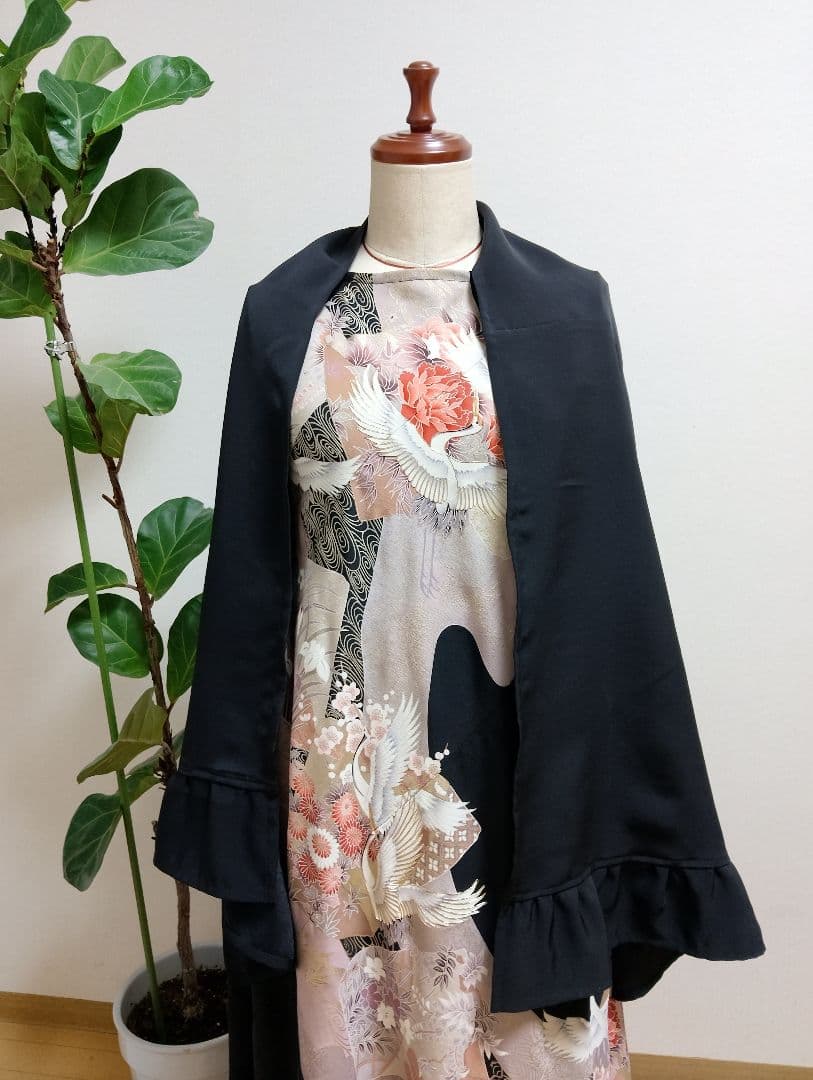 着物リメイク✿黒留袖ワンピース✿ノースリーブ✿鶴花柄金駒金彩✿M〜L