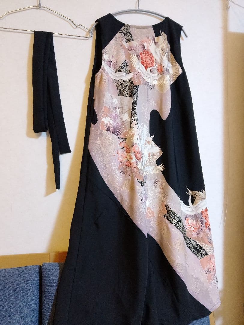 着物リメイク✿黒留袖ワンピース✿ノースリーブ✿鶴花柄金駒金彩✿M〜L