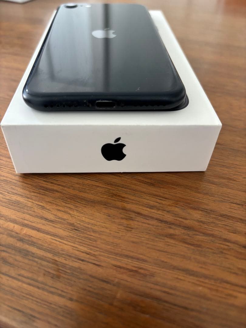 Apple iPhone SE 本体 第3世代 バッテリー86% 美品 売切価格