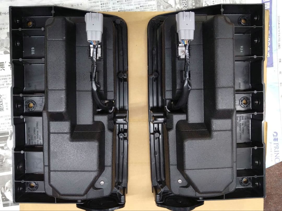 日野テールランプ 新車外し 左右セット