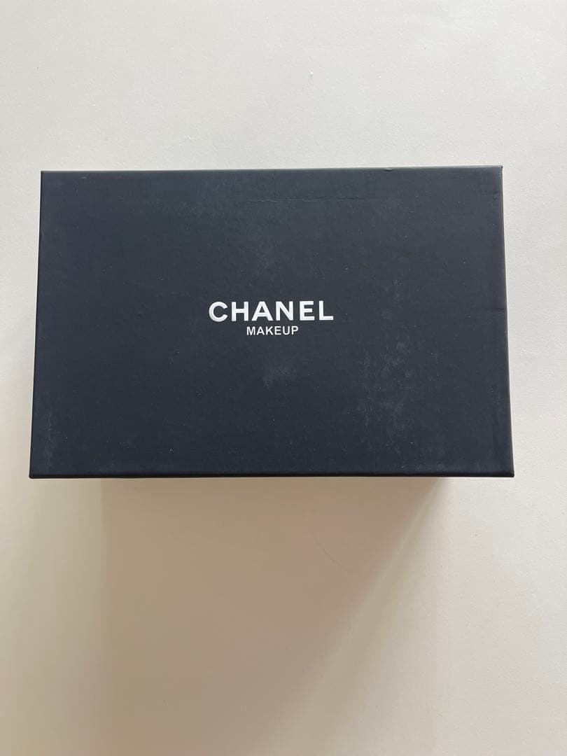 CHANELノベルティホワイトショルダーバッグ